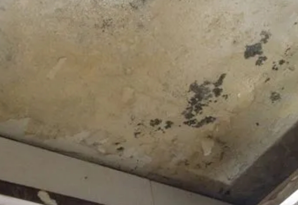 乌马河阳台漏水维修公司分享下乌马河卫生间渗水维修需要注意哪些问题。