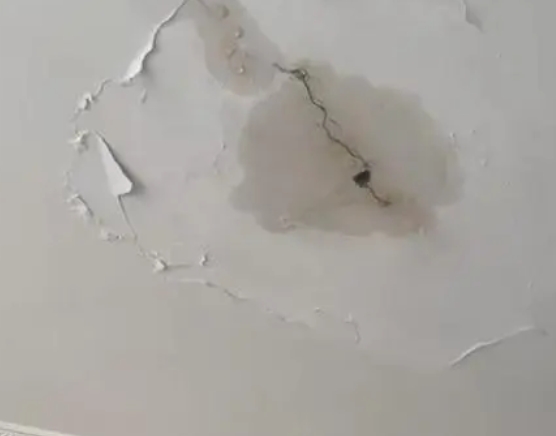 乌马河阳台漏水维修公司分享下屋面防水工程质量问题原因分析